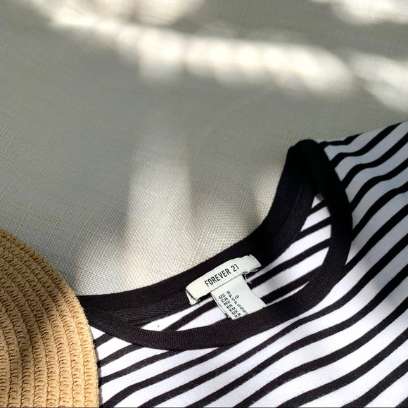 FOREVER 21 Black and White stripped t-shirt - Picture 3 of 3